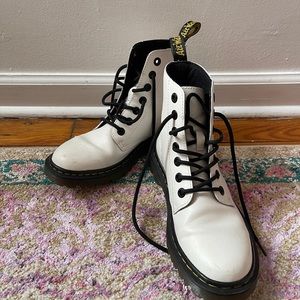 DR.MARTENS WOMENS LUANA COMBAT BOOT - WHITE